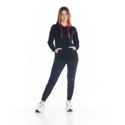 Damski dres z kapturem, uniwersytecki. Czarne obuwie sportowe damskie LEONE 1947 APPAREL, bez wzorów, z dresówki, na fitness i siłownię. W wyprzedaży za 238.65 zł.