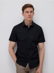 Bawełniana koszula super slim fit - czarny. Czarne koszule męskie Reserved, l, bez wzorów, z bawełny, bez kołnierzyka, bez ramiączek. W wyprzedaży za 69.99 zł.