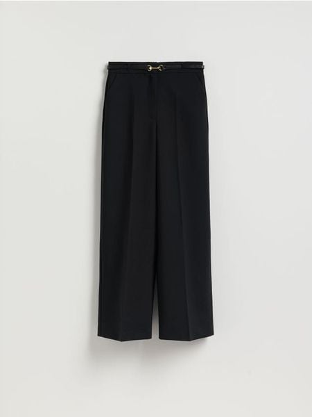 Spodnie z paskiem - czarny. Czarne spodnie materiałowe damskie Reserved, l, bez wzorów, z tkaniny. Za 159.99 zł.