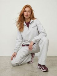 Spodnie dresowe wide leg z bawełną - szary. Szare spodnie dresowe damskie Sinsay, l, bez wzorów, z bawełny. Za 39.99 zł.