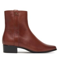Botki Tommy Hilfiger. Brązowe botki damskie Tommy Hilfiger, bez obcasa, na płaskiej podeszwie, bez zapięcia. Za 519.99 zł.