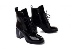 ARTIKER RELAKS 53C0205 czarny, botki damskie. Czarne botki damskie Artiker Relaks, na zimę, z polaru, bez obcasa, na obcasie, bez zapięcia. Za 314.90 zł.