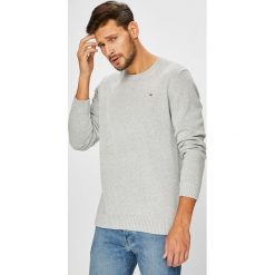 Tommy Jeans - Sweter. Swetry przez głowę męskie marki Tommy Jeans. W wyprzedaży za 239.90 zł.