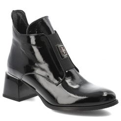 Czarne Botki Armodo Stylowe Lakierowane Obuwie Damskie. Czarne kozaki damskie Armodo, z lakierowanej skóry, bez obcasa, na obcasie. Za 373.99 zł.