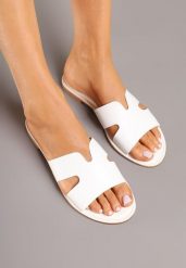 Białe Klapki z Geometryczną Cholewką Antellis. Białe klapki damskie Born2be, bez wzorów, eleganckie, bez obcasa, na płaskiej podeszwie. Za 49.99 zł.