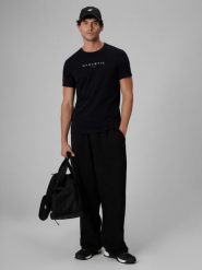 4F T-shirt slim z nadrukiem męski - czarny XL. Czarne t-shirty męskie 4f, m, bez wzorów, z bawełny, biznesowe, bez kołnierzyka. Za 69.99 zł.