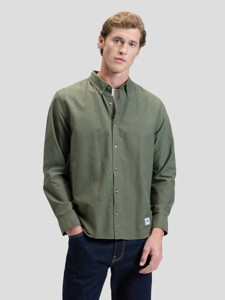 MESKA KOSZULA LEE WORKWEAR BUTTON DOWN OAK MOSS 112376598. Zielone koszule męskie Lee, m, bez wzorów, bez kołnierzyka, bez ramiączek. Za 139.99 zł.