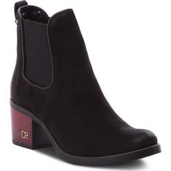 Botki CARINII - B4667/C 360-E50-POL-861. Kozaki damskie marki Carinii. W wyprzedaży za 279.00 zł.