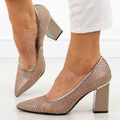 Beżowe czółenka damskie na słupku Vinceza 62211. Brązowe czółenka damskie VINCEZA, bez wzorów, ze skóry, biznesowe, bez obcasa, na słupku, bez zapięcia. Za 179.00 zł.