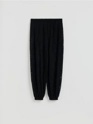 Koronkowe spodnie balloon - czarny. Czarne spodnie materiałowe damskie Reserved, l, bez wzorów, z dzianiny. Za 119.99 zł.