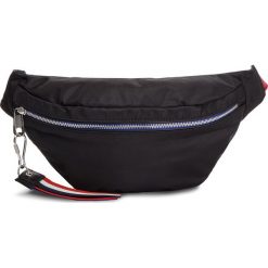 Saszetka nerka TOMMY JEANS - Tj Logo Tape Crossbo AU0AU00353 902. Saszetki męskie marki Tommy Jeans. Za 349.00 zł.