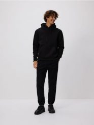 Bluza regular z kapturem - czarny. Czarne bluzy męskie Reserved, l, bez wzorów, z bawełny, z kapturem. Za 139.99 zł.