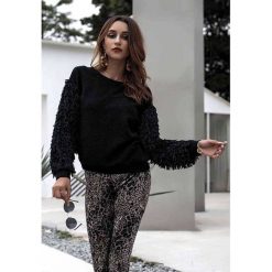 Sweter w kolorze czarnym. Swetry damskie Luna Tuccini. W wyprzedaży za 109.95 zł.
