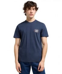 MESKA KOSZULKA LEE REGULAR SMALL LOGO TEE MOOD INDIGO 112370439. Niebieskie koszulki polo męskie Lee, m, bez wzorów, bez ramiączek. Za 99.99 zł.