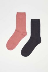 2 pack bawełnianych skarpet czarny, różowy. Czarne skarpety damskie MOODO, bez wzorów, z bawełny. W wyprzedaży za 14.99 zł.