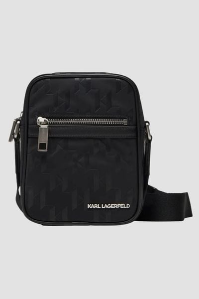 KARL LAGERFELD Czarna męska saszetka z monogramem. Czarne saszetki męskie KARL LAGERFELD, z materiału, eleganckie, małe. W wyprzedaży za 549.99 zł.
