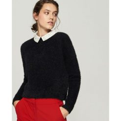 Sweter z aplikacją na kołnierzu - Czarny. Swetry damskie marki Sinsay. W wyprzedaży za 49.99 zł.