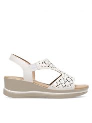 Clara Barson Sandały WYL0510-27 Biały. Białe sandały damskie Clara Barson, bez wzorów, ze skóry, bez obcasa, na koturnie, bez zapięcia. Za 59.99 zł.