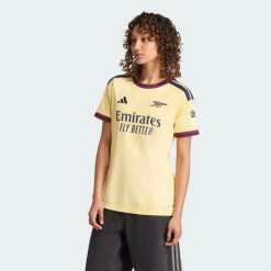 Koszulka z trzeciego zestawu Arsenal FC 26/27. Żółte koszulki sportowe damskie Adidas, l, bez wzorów, z materiału, bez kołnierzyka, bez ramiączek, do piłki nożnej, climacool (adidas). Za 439.00 zł.