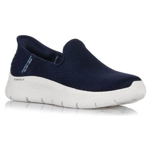 Buty do chodzenia damskie Skechers Go Walk Flex Slip ins. Niebieskie trampki i tenisówki damskie Skechers, bez wzorów, z materiału, bez zapięcia. Za 289.99 zł.