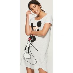 Melanżowa koszula nocna Mickey Mouse - Jasny szar. Szare koszule nocne damskie Sinsay, z motywem z bajki. Za 39.99 zł.