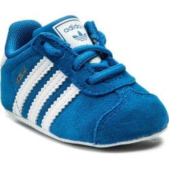 Buty adidas - Gazelle Crib CM8229 Blubir/Ftwwht/Ftwwht. Półbuty chłopięce marki Adidas. W wyprzedaży za 139.00 zł.