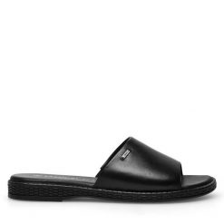 Klapki Lasocki. Czarne klapki damskie Lasocki, bez wzorów, bez obcasa. Za 149.99 zł.