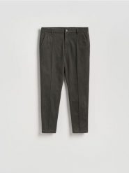 Spodnie jogger z zakładkami - ciemnoszary. Szare spodnie materiałowe męskie Reserved, l, bez wzorów, z bawełny. Za 149.99 zł.