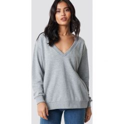 NA-KD Basic Bluza basic z dekoltem V - Grey. Bluzy damskie marki NA-KD Basic. Za 60.95 zł.