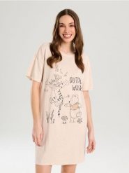 Koszula nocna z krótkim rękawem Winnie the Pooh - kremowy. Białe koszule nocne damskie Sinsay, l, bez wzorów, krótkie. Za 39.99 zł.