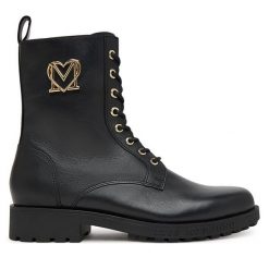 Trzewiki LOVE MOSCHINO. Czarne botki damskie Love Moschino, bez obcasa, na płaskiej podeszwie, bez zapięcia. Za 1,019.00 zł.