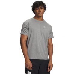 Koszulka Under armour model 1382796-709 dla mężczyzn. Szare koszulki sportowe męskie Under Armour, m, bez wzorów, z materiału, bez kołnierzyka, bez ramiączek, na fitness i siłownię. Za 142.35 zł.