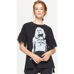 Koszulka z nadrukiem blondie - Czarny. T-shirty damskie Cropp. Za 49.99 zł.
