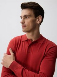 Wiskozowy sweter polo - intenstywna czerwień. Czerwone swetry przez głowę męskie Reserved, l, bez wzorów, z dzianiny, bez kołnierzyka. Za 99.99 zł.