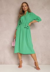 Zielona Sukienka Canopis. Zielone sukienki damskie Renee, m, bez wzorów, z materiału, eleganckie, bez kołnierzyka, bez ramiączek, midi, kopertowe. Za 69.99 zł.
