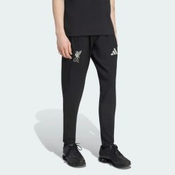 Spodnie Liverpool FC Tiro Travel. Czarne spodnie sportowe męskie Adidas, s, bez wzorów, z dresówki, do biegania. Za 329.00 zł.