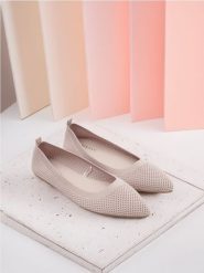 Baleriny - różowy. Czerwone baleriny damskie Sinsay, w ażurowe wzory, bez obcasa. Za 49.99 zł.