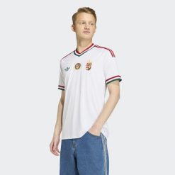Koszulka wyjazdowa Węgry 26. Białe koszulki sportowe męskie Adidas, s, z aplikacjami, z materiału, bez kołnierzyka, bez ramiączek, do piłki nożnej, climacool (adidas). Za 439.00 zł.