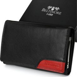 Beltimore Damski skórzany portfel duży poziomy z biglem RFiD czarny BELTIMORE 038. Czarne portfele damskie Beltimore, bez wzorów. Za 69.99 zł.