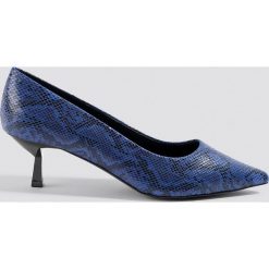 NA-KD Shoes Czółenka wężowy nadruk - Blue. Niebieskie czółenka damskie NA-KD Shoes, z nadrukiem. Za 121.95 zł.