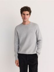 Sweter z haftem - jasnoszary. Szare swetry przez głowę męskie Reserved, l, bez wzorów, z bawełny, bez kołnierzyka. Za 129.99 zł.