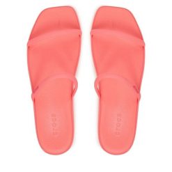 Klapki Crocs. Czerwone klapki damskie Crocs, bez wzorów, bez obcasa. Za 179.99 zł.