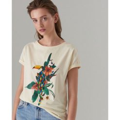 Bawełniana koszulka ze strukturalną aplikacją - Żółty. T-shirty damskie Mohito. W wyprzedaży za 29.99 zł.