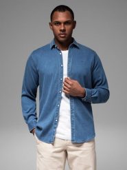 Męska koszula jeansowa z lyocellem oraz haftem na piersi – niebieska V2 - Rozmiar: XXL. Niebieskie koszule męskie Ombre Clothing, m, bez wzorów, z denimu, bez kołnierzyka, bez ramiączek. W wyprzedaży za 149.99 zł.