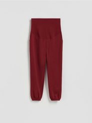 Bawełniane spodnie jogger - bordowy. Czerwone spodnie materiałowe damskie Reserved, l, bez wzorów, z bawełny. Za 119.99 zł.