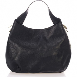 Skórzana torebka w kolorze czarnym - 42 x 28 x 6 cm. Czarne torby na ramię damskie Black Bags. W wyprzedaży za 389.95 zł.