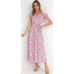 Różowa Sukienka z Paskiem Myranie. Czerwone sukienki damskie Born2be, bez wzorów, z materiału, bez kołnierzyka, bez ramiączek, maxi, kopertowe. Za 29.99 zł.