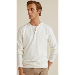 Mango Man - Longsleeve Oliver3. Szare bluzki z długim rękawem męskie Mango Man, z bawełny, z okrągłym kołnierzem. Za 89.90 zł.