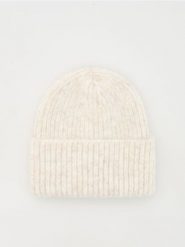 Czapka z domieszką wełny - złamana biel. Czapki i kapelusze damskie Reserved, bez wzorów, z wełny. W wyprzedaży za 39.99 zł.