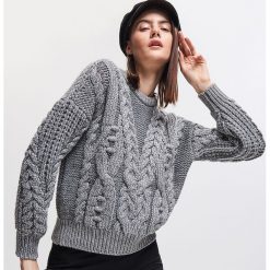 Gruby sweter - Srebrny. Swetry damskie marki Reserved. W wyprzedaży za 79.99 zł.